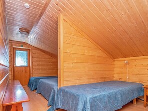 A cabin with two beds, a bench, and a window. - Kinostupa 1a (2) by Interhome (Kuusamo)