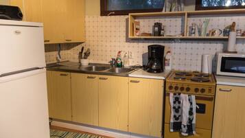 Frigorifero, microonde, pentole/stoviglie/utensili