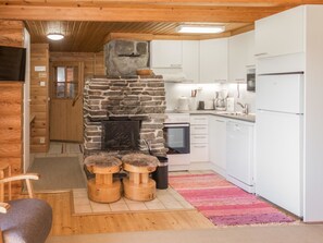 Jääkaappi, mikroaaltouuni, astianpesukone