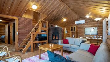 Télévision, lecteur de DVD, baby-foot