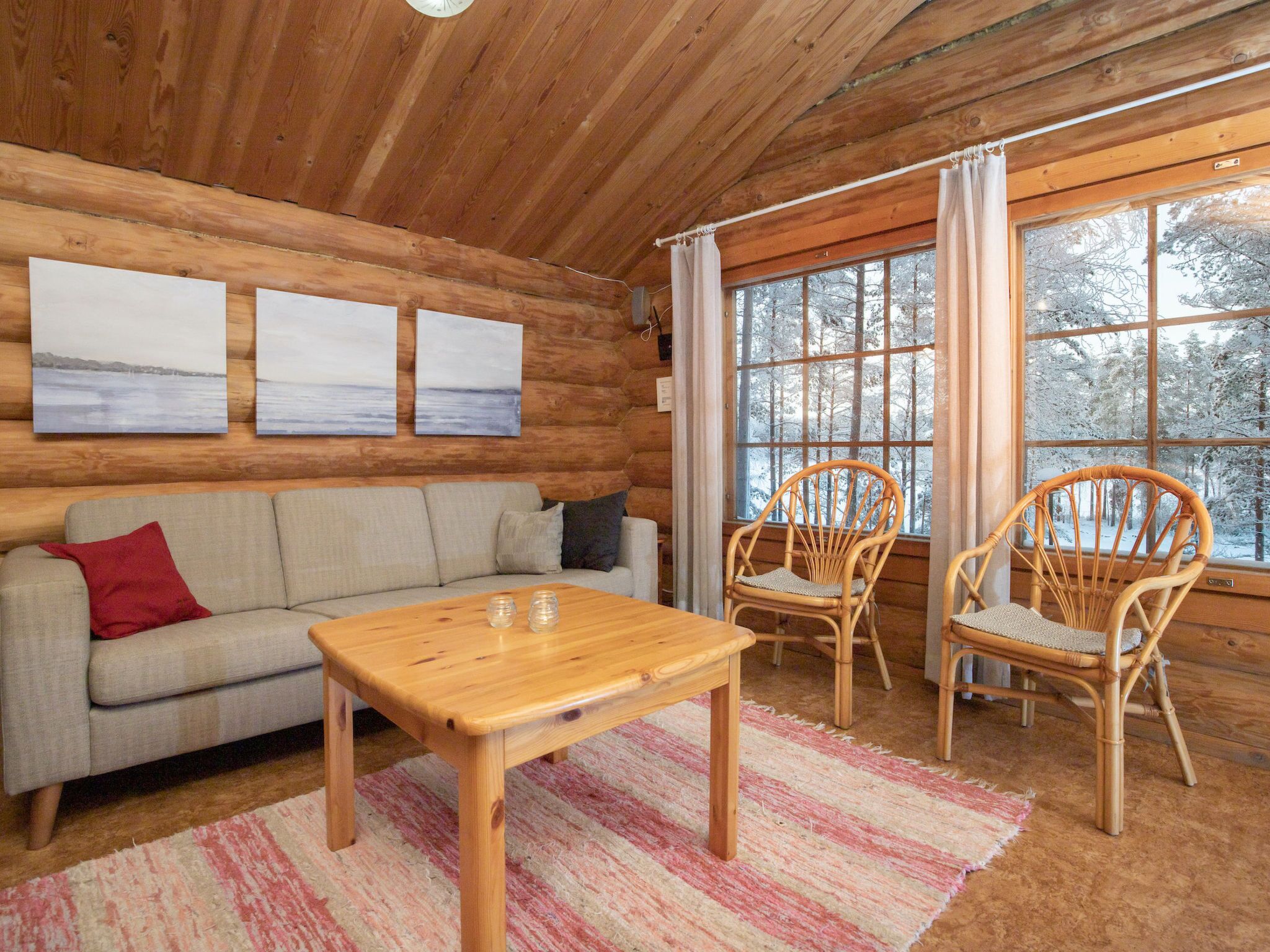 Fernseher, DVD-Player, Tischfußball