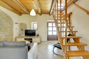 Living area - Rustic and modern stone finca with two parking spaces on the property and covered terrace (Orihi)