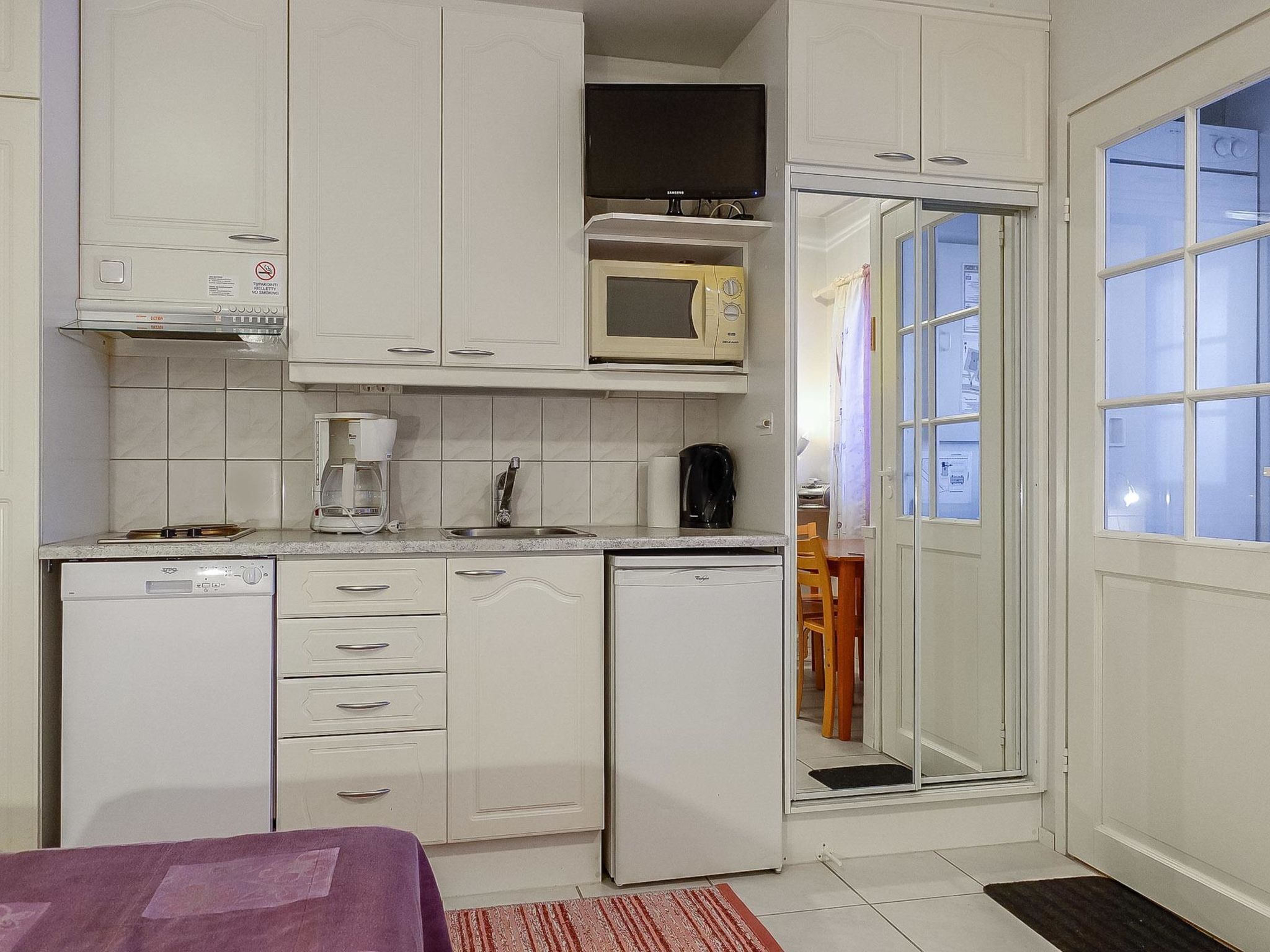 Jääkaappi, mikroaaltouuni, astianpesukone