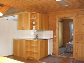 冰箱、微波炉、洗碗机、厨具/餐具