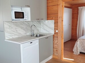 Kühlschrank, Mikrowelle, Geschirrspüler, Kochgeschirr/Geschirr/Besteck