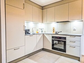 Kühlschrank, Ofen, Geschirrspüler, Toaster