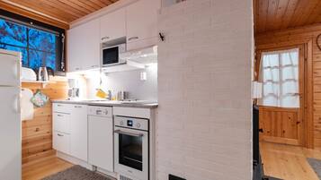 Frigorifero, microonde, lavastoviglie, pentole/stoviglie/utensili