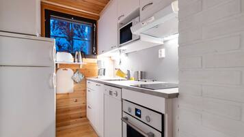 Fridge, microwave, dishwasher, cookware/dishes/utensils