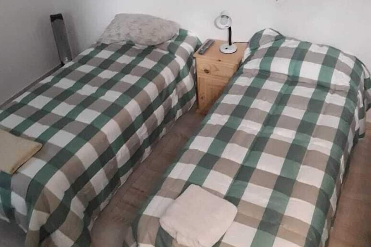 Apartment, 2 Einzelbetten | Kostenloses WLAN, Bettwäsche