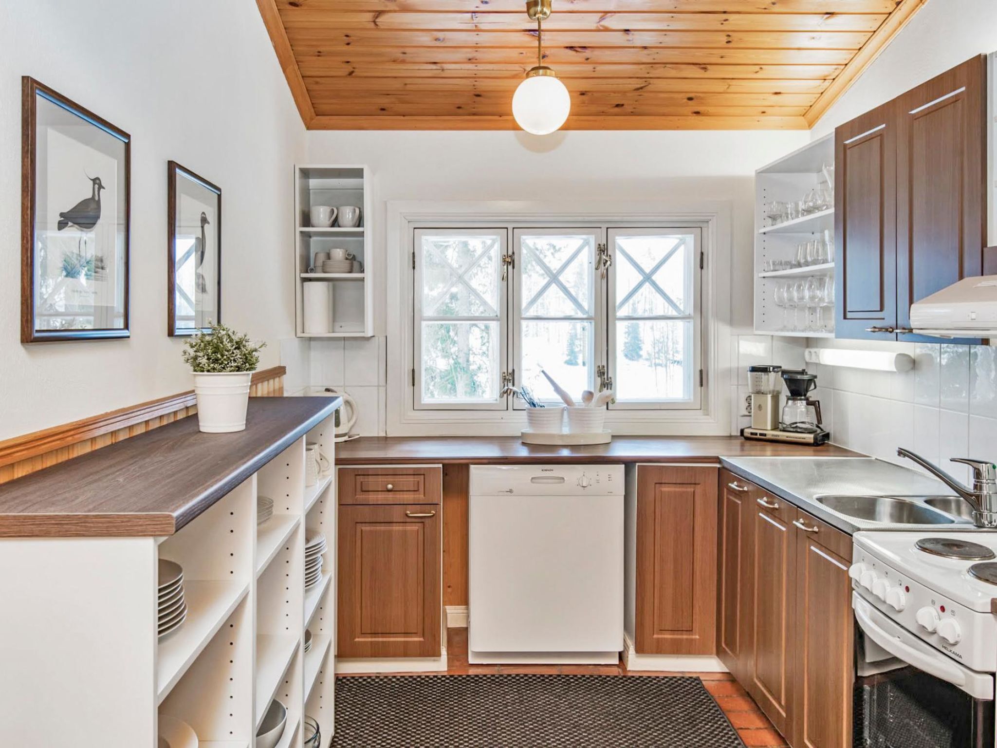 Fridge, microwave, dishwasher, cookware/dishes/utensils