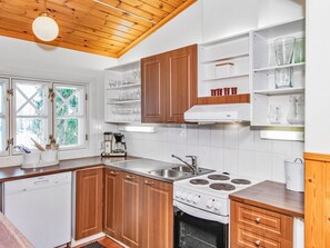 Kühlschrank, Mikrowelle, Geschirrspüler, Kochgeschirr/Geschirr/Besteck