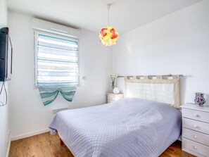 2 makuuhuonetta, työpöytä, silitysrauta/-lauta, Wi-Fi