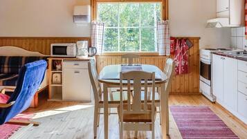 Fridge, microwave, cookware/dishes/utensils