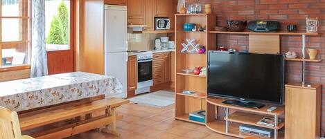 Kühlschrank, Mikrowelle, Geschirrspüler, Kochgeschirr/Geschirr/Besteck