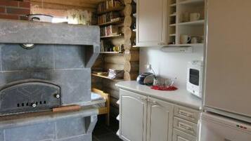 Jääkaappi, mikroaaltouuni, astianpesukone