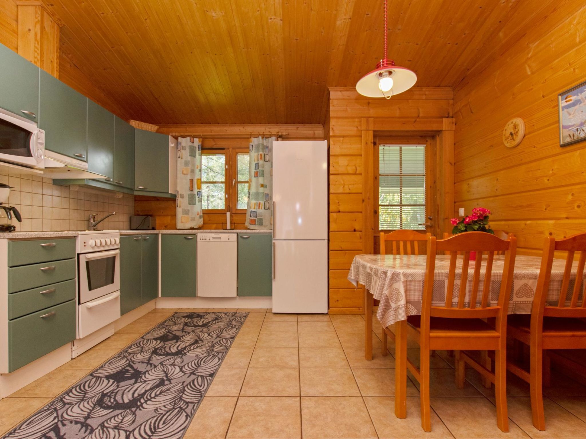 Jääkaappi, mikroaaltouuni, astianpesukone