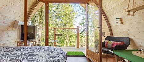 Tree House | Peralatan tempat tidur premium, dihias secara berasingan