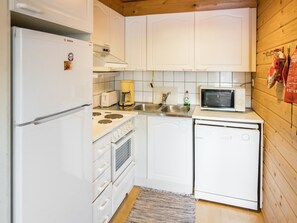 Fridge, microwave, dishwasher, cookware/dishes/utensils