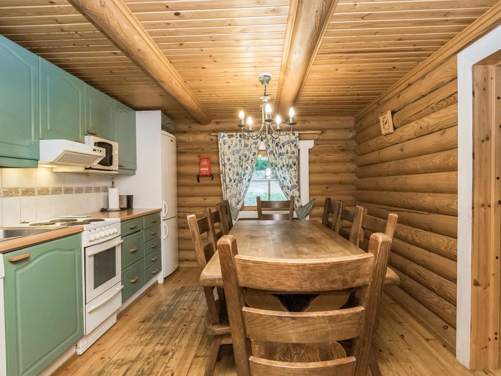 Refrigerador, microondas, lavavajillas y utensilios de cocina 