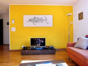 TV, peis og DVD-spiller