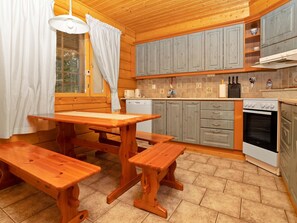 Fridge, microwave, dishwasher, cookware/dishes/utensils