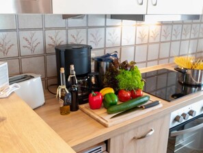 Kühlschrank, Mikrowelle, Ofen, Geschirrspüler