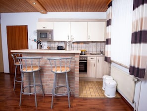 KĂŒhlschrank, Mikrowelle, Ofen, GeschirrspĂŒler