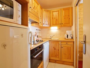 Réfrigérateur, micro-ondes, four, lave-vaisselle