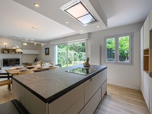 Réfrigérateur, micro-ondes, four, lave-vaisselle