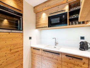 Fridge, microwave, oven, dishwasher - Les Cimes (Le Lac) by Interhome (Tignes)