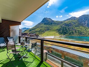 Outdoor dining - Les Cimes (Le Lac) by Interhome (Tignes)