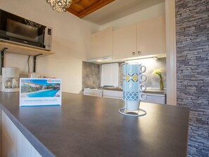 Fridge, microwave, oven, cookware/dishes/utensils - Lac Blanc 101 by Interhome (Val Thorens)