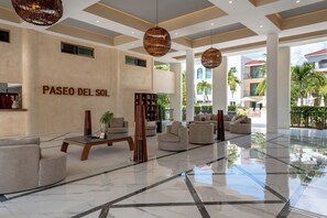 Lobby - Penthouse with Private Rooftop Terrace in Paseo Del Sol by BRIC (Playa del Carmen)