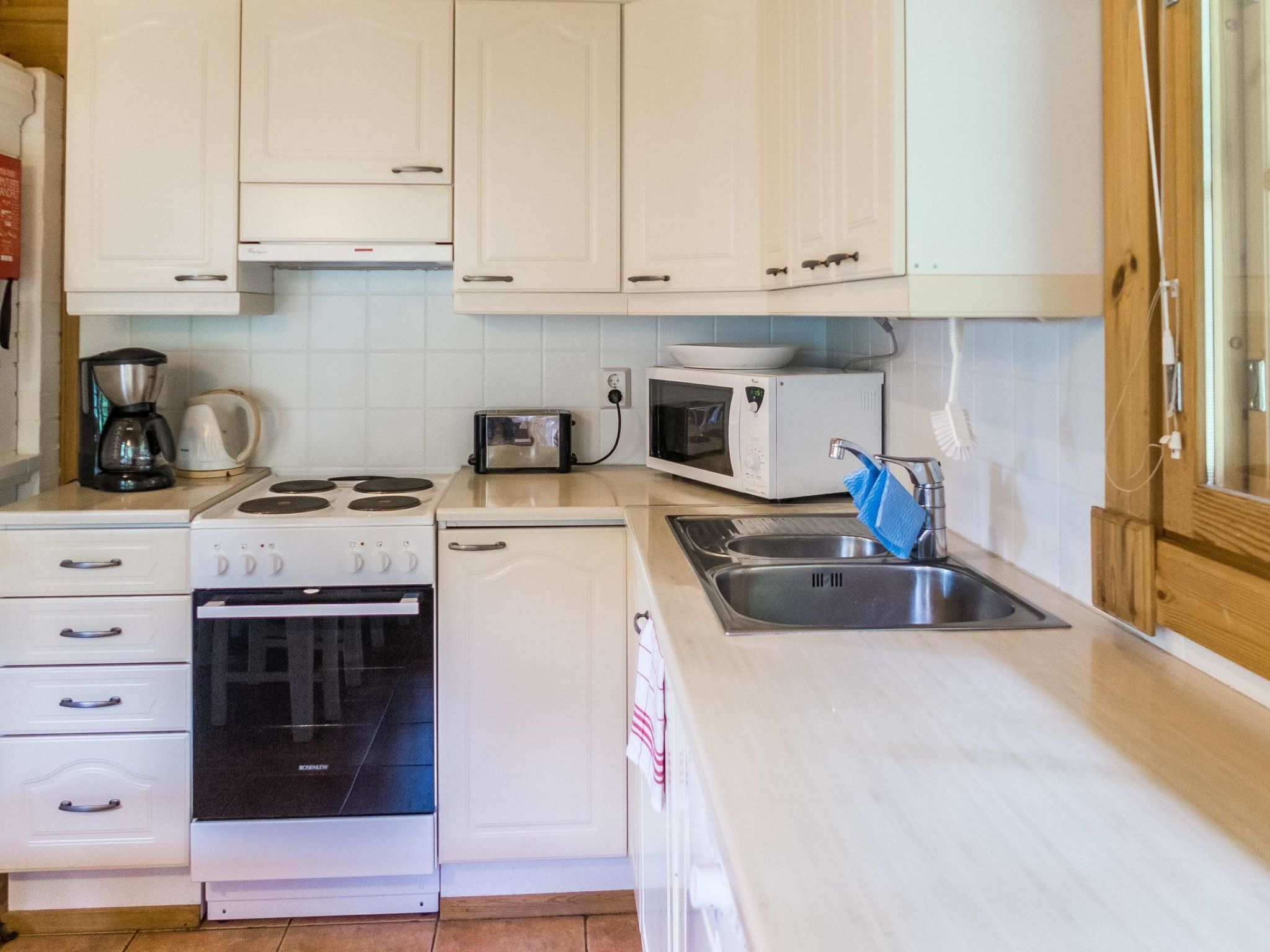 Jääkaappi, mikroaaltouuni, astianpesukone