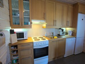 Jääkaappi, mikroaaltouuni, astianpesukone