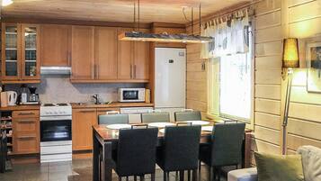 冰箱、微波炉、洗碗机、厨具/餐具