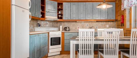 Refrigerador, microondas, lavavajillas y batidora