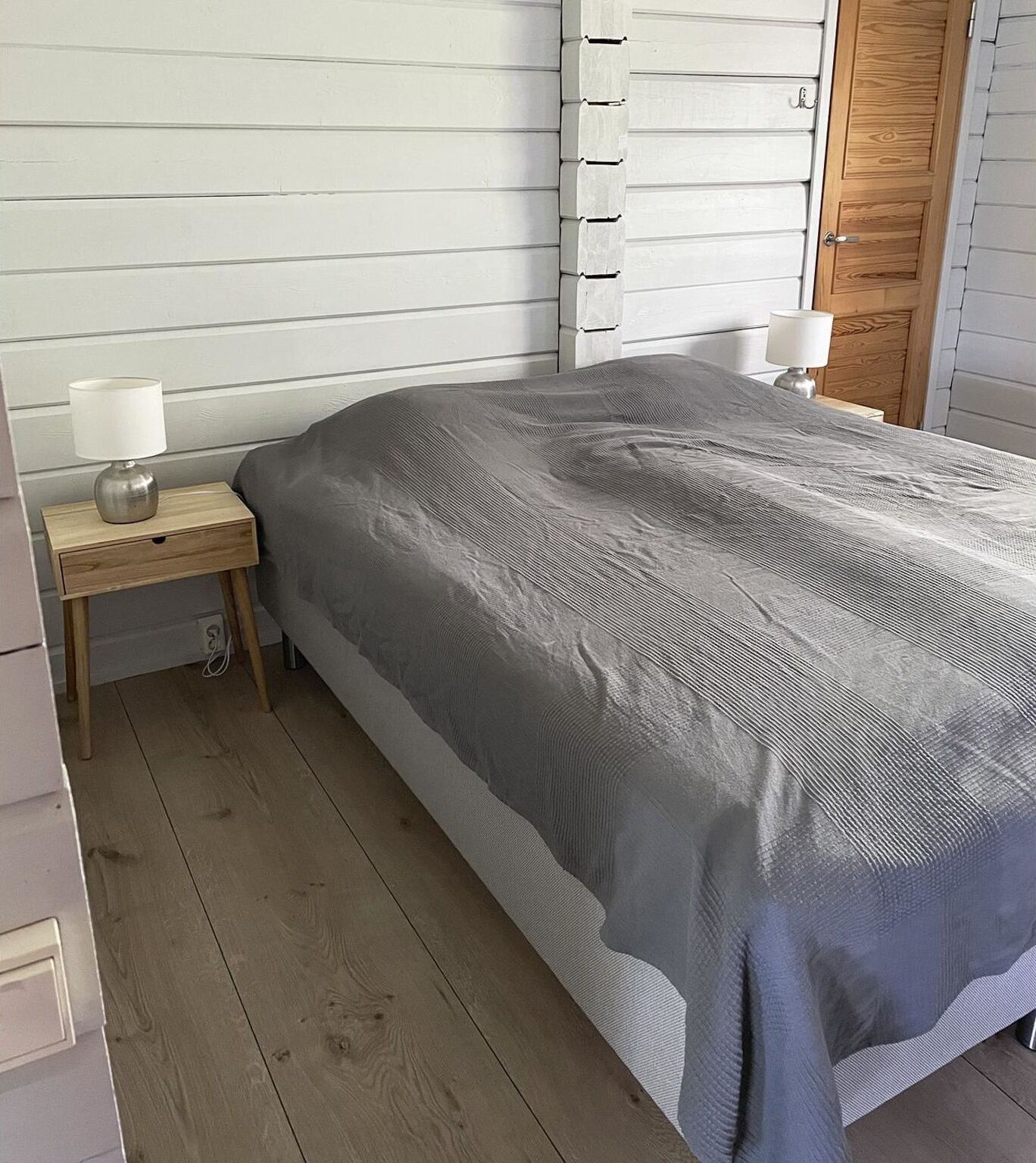 2 makuuhuonetta, silitysrauta/-lauta