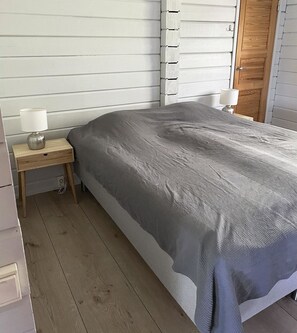 2 chambres, fer et planche à repasser