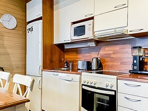 ثلاجة، ميكروويف، فرن، غسالة أطباق