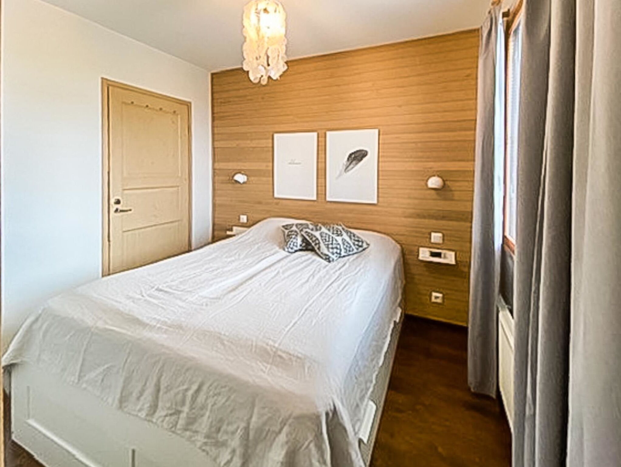 2 bedrooms, travel cot, Internet