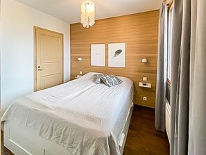 2 عدّة غرف نوم وسرير سفر وخدمة الإنترنت