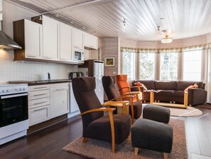 Fridge, microwave, dishwasher, cookware/dishes/utensils