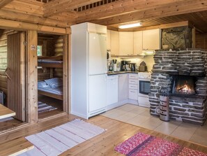 ثلاجة، ميكروويف، غسالة أطباق، مستلزمات طهي/أطباق/أوعية