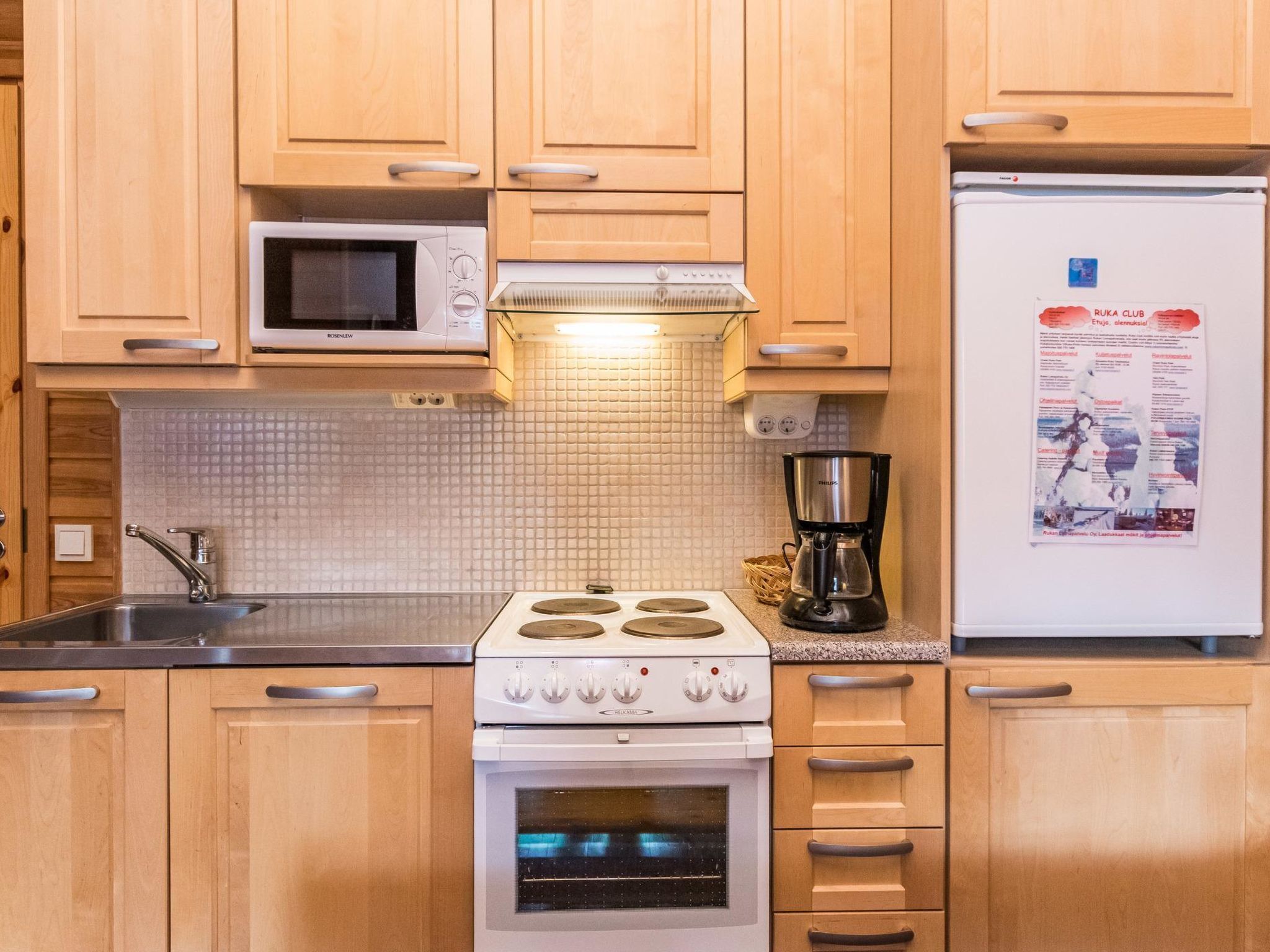 Frigorifero, microonde, lavastoviglie, pentole/stoviglie/utensili