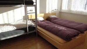 A bunk bed room with a wooden bed and a lower bunk. - Neuschwändi 66 Appartement/Fewo 4-Bettwohnung by Interhome (Engelberg)