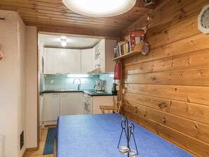 Fridge, microwave, dishwasher, cookware/dishes/utensils