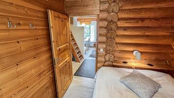 1 bedroom, travel crib, WiFi