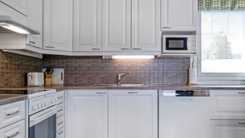 Réfrigérateur, micro-ondes, lave-vaisselle