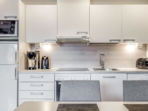 Fridge, microwave, dishwasher, cookware/dishes/utensils
